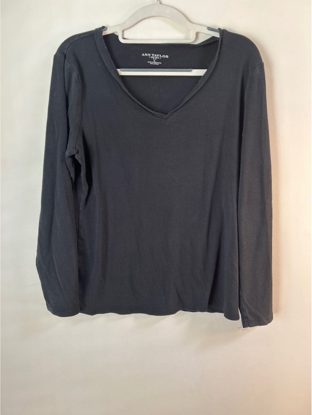 Ann Taylor Black Long Sleeve V-Neck Cotton Top Size Large